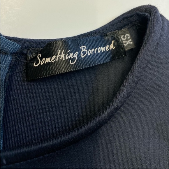 Something Borrowed Navy Blue peplum sleeveless top women’s size XS - Picture 5 of 5